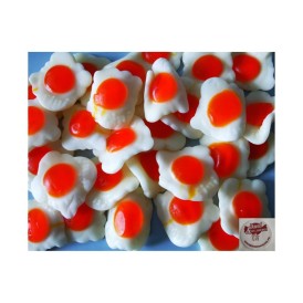 Confiserie gélifiée sans gluten Marque Fini œuf géant sur le plat blan