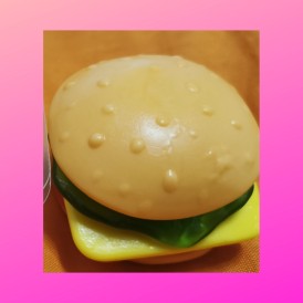 Confiserie gélifiée aérée Marque Trolli Burger XXL géant davidetses...